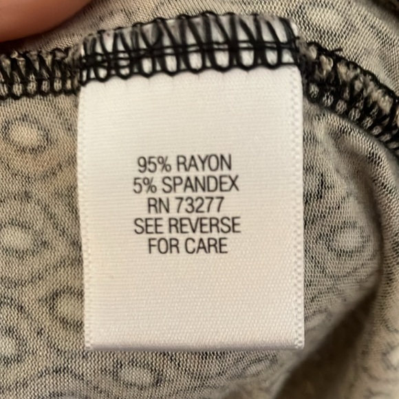 Size 16 rayon knit blouse - Picture 6 of 6